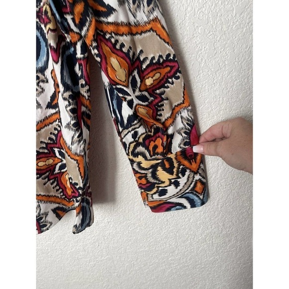 Chico's Womens Button Up Top Size 0 US 4 Ikat Scrolls No Iron Workwear Business‎ - Picture 6 of 11